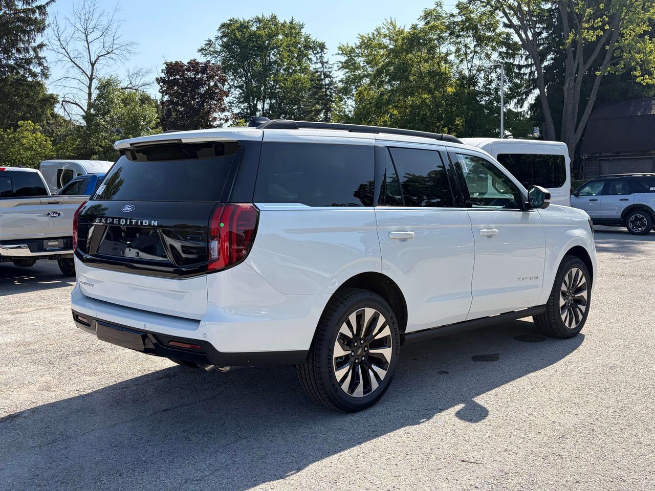 2027 Ford Expedition PLATINUM 4x4 600A Photo4