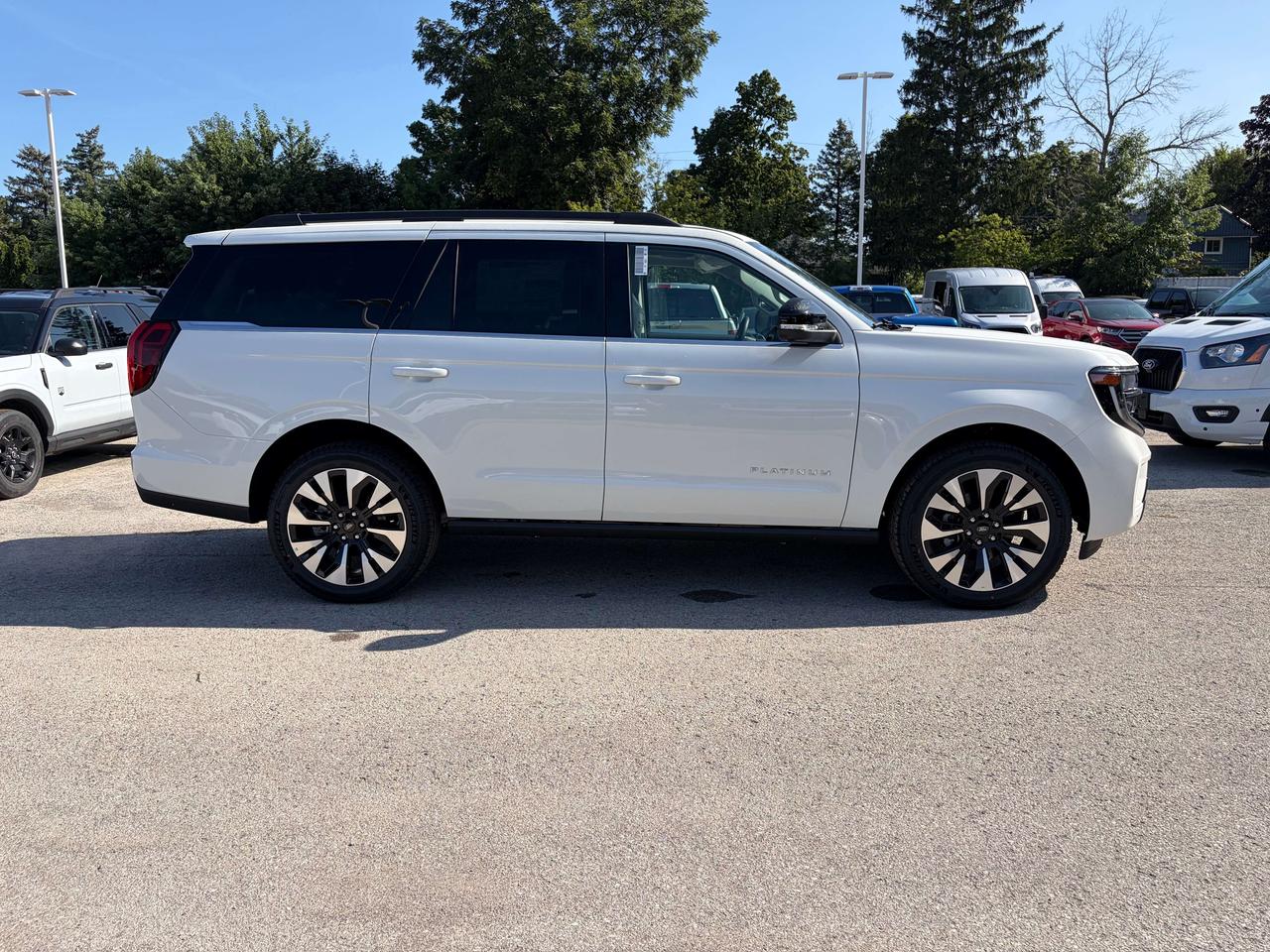 2027 Ford Expedition PLATINUM 4x4 600A Photo3