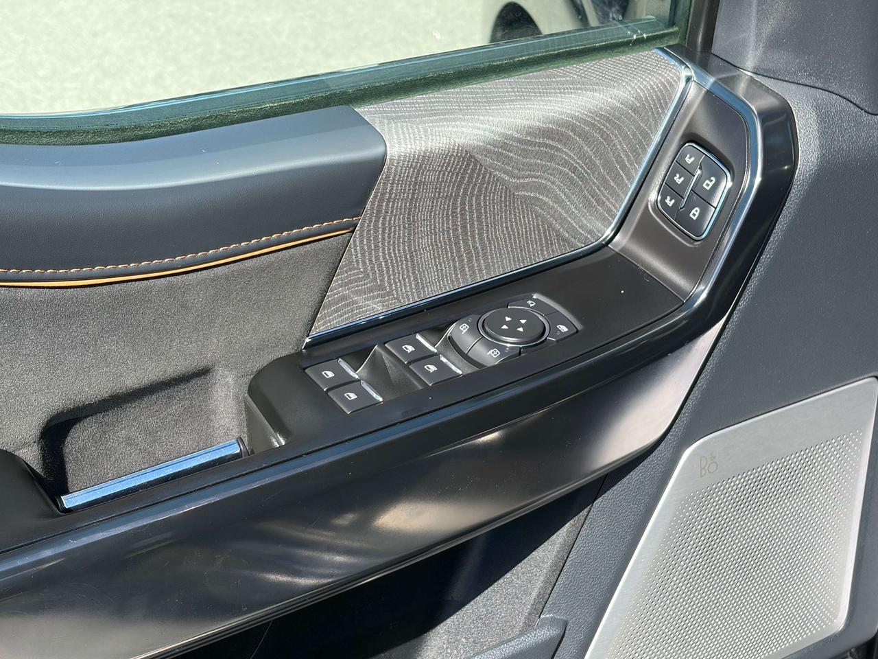 2021 Ford F-150 Platinum 4WD SuperCrew 5.5' Box Photo3