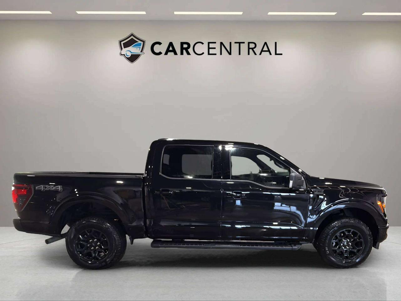 2024 Ford F-150 XLT | CLEAN CARFAX | 1 OWNER | NAVI | LANE ASST Photo