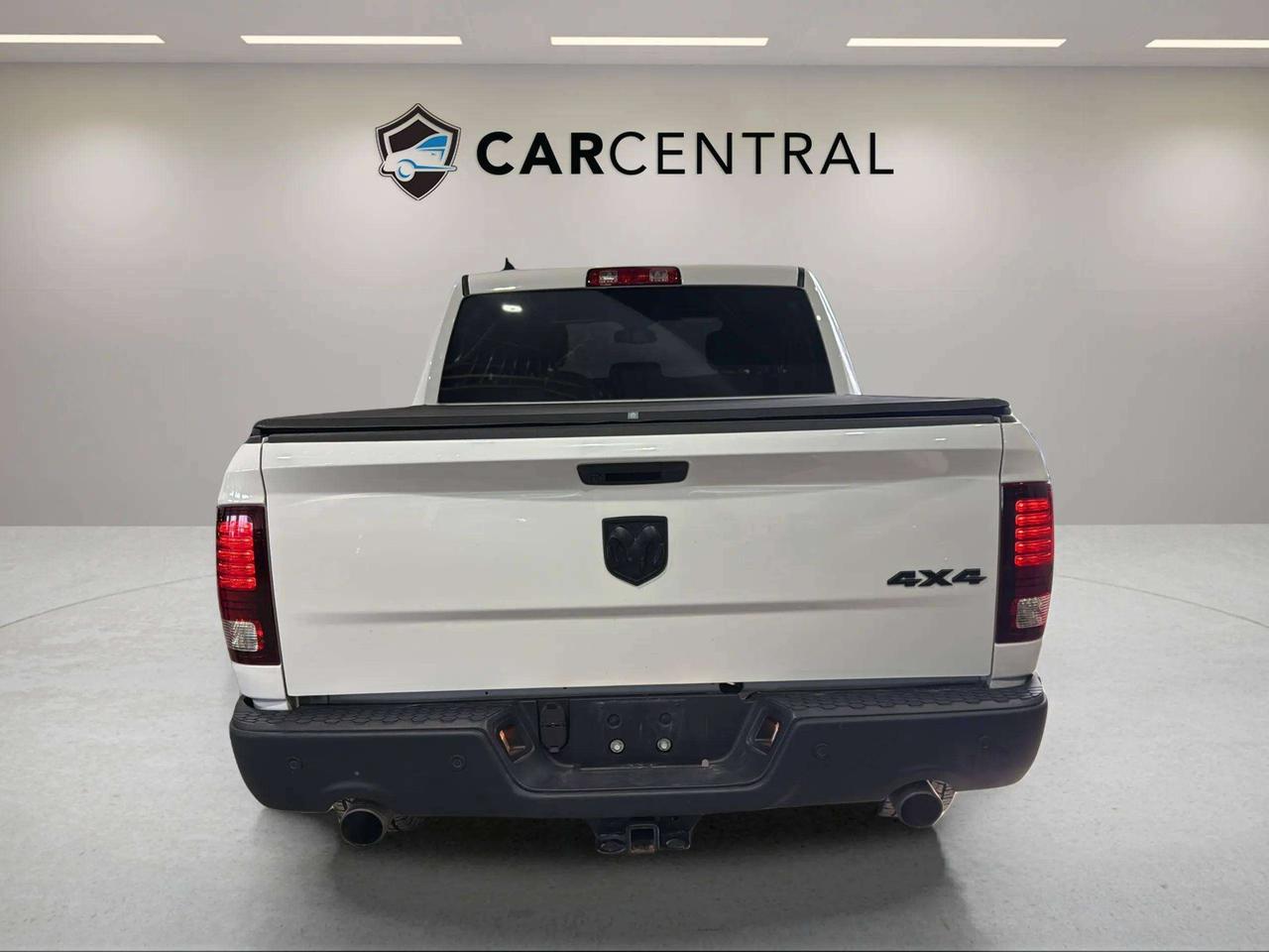 2023 RAM 1500 WARLOCK | CLEAN CARFAX | HEMI |  LOW KMS | Photo3