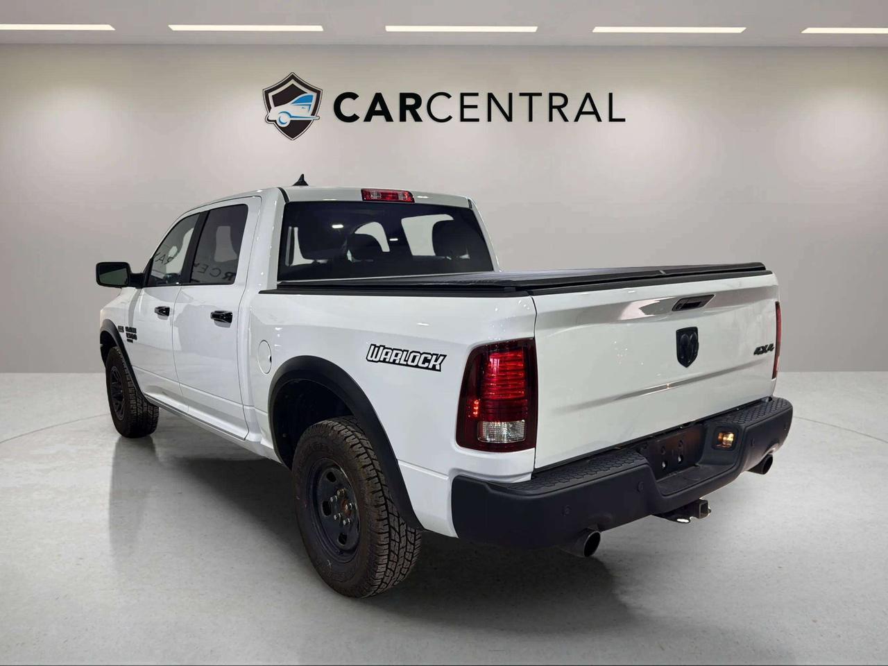 2023 RAM 1500 WARLOCK | CLEAN CARFAX | HEMI |  LOW KMS | Photo2