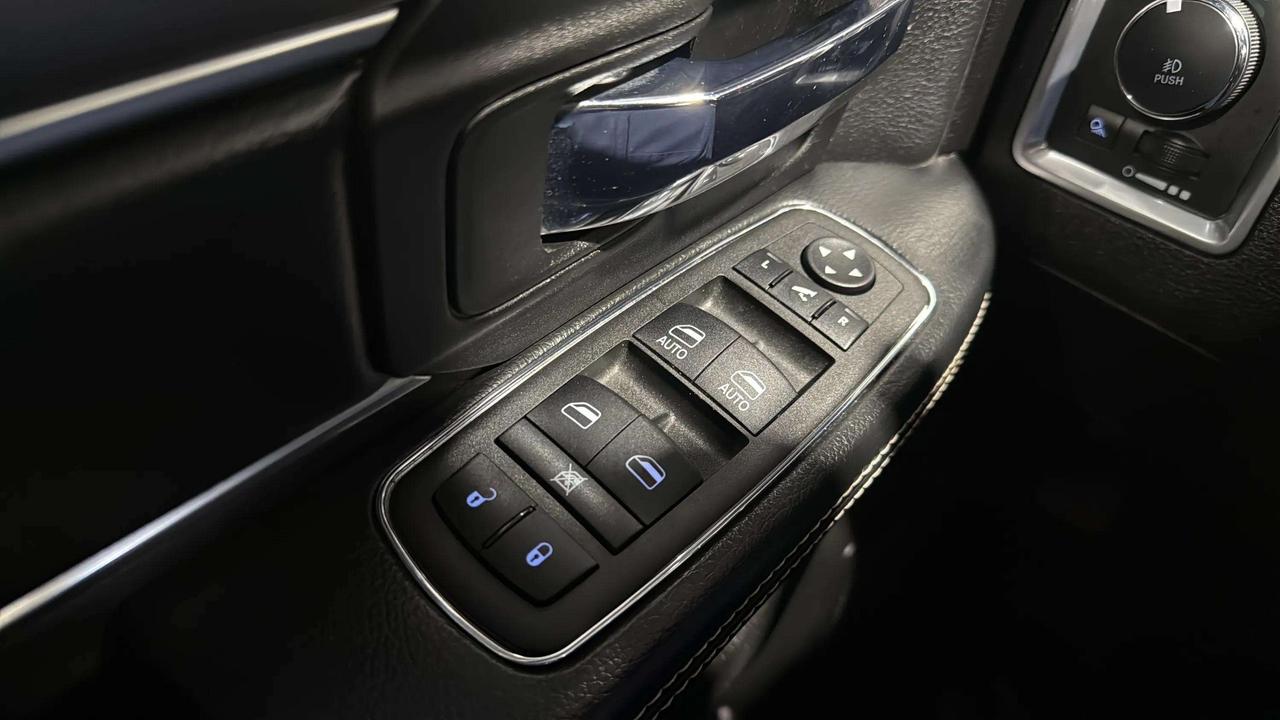 2023 RAM 1500 WARLOCK | CLEAN CARFAX | HEMI |  LOW KMS | Photo