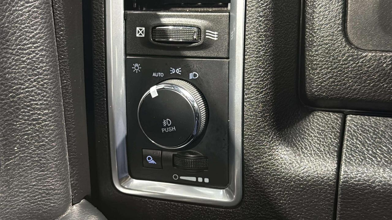 2023 RAM 1500 WARLOCK | CLEAN CARFAX | HEMI |  LOW KMS | Photo