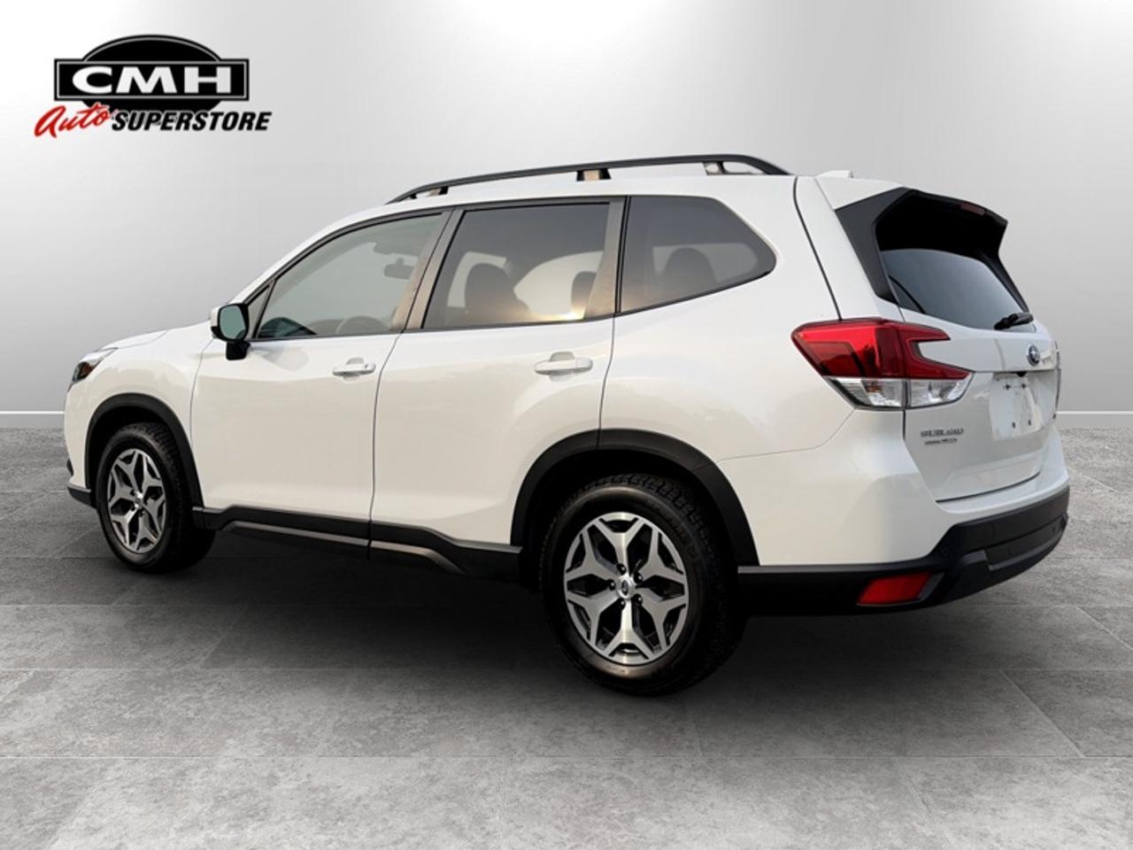 2023 Subaru Forester Touring  **CLEAN CARFAX** Photo2