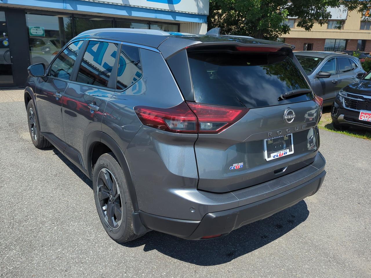 2025 Nissan Rogue SV MOONROOF