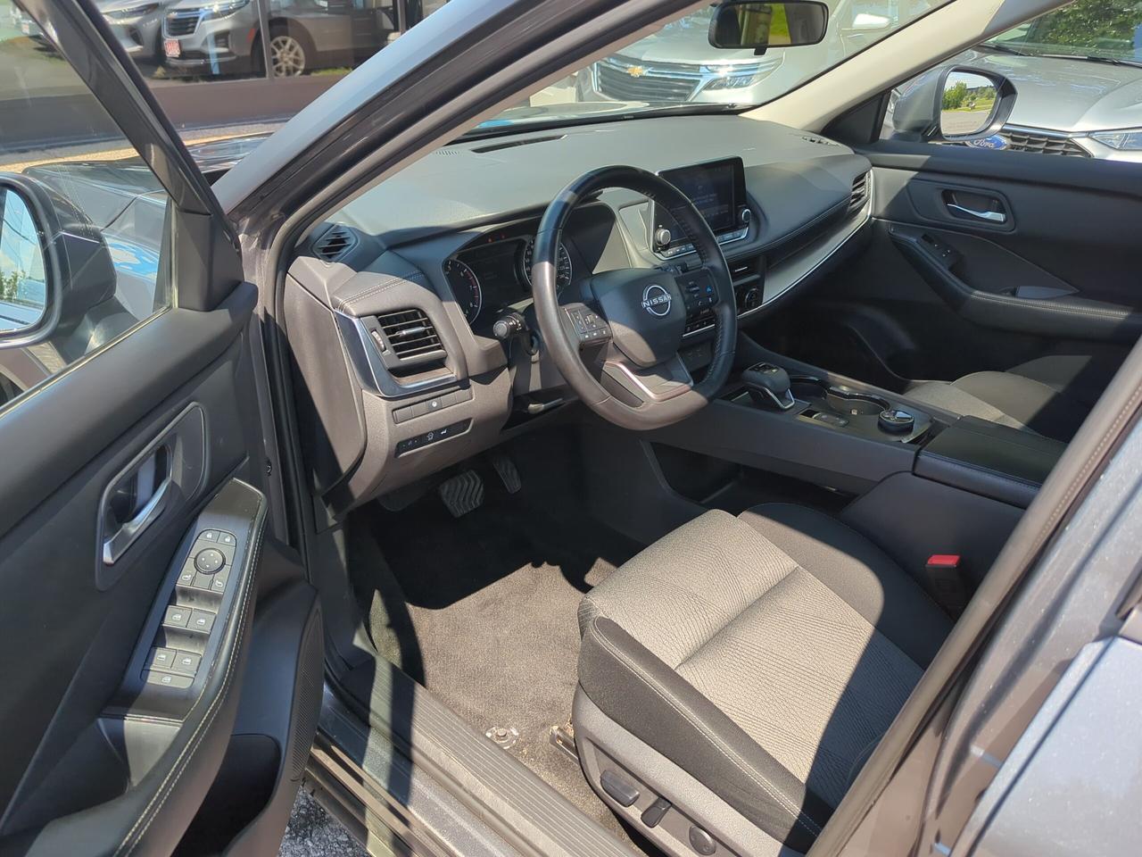 2025 Nissan Rogue SV MOONROOF
