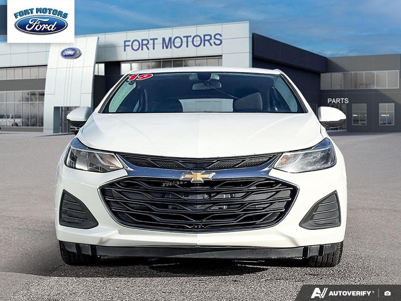 2019 Chevrolet Cruze LT Photo1
