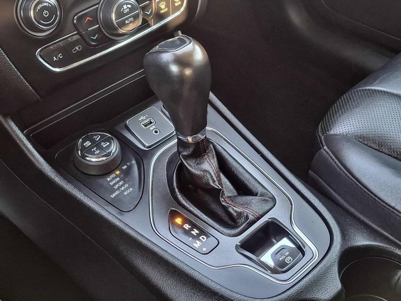 2020 Jeep Cherokee Trailhawk Elite 4x4 | Leather | Trailer Tow Pkg | Heated Seats + Steering | Cooled Seats | and More! Photo