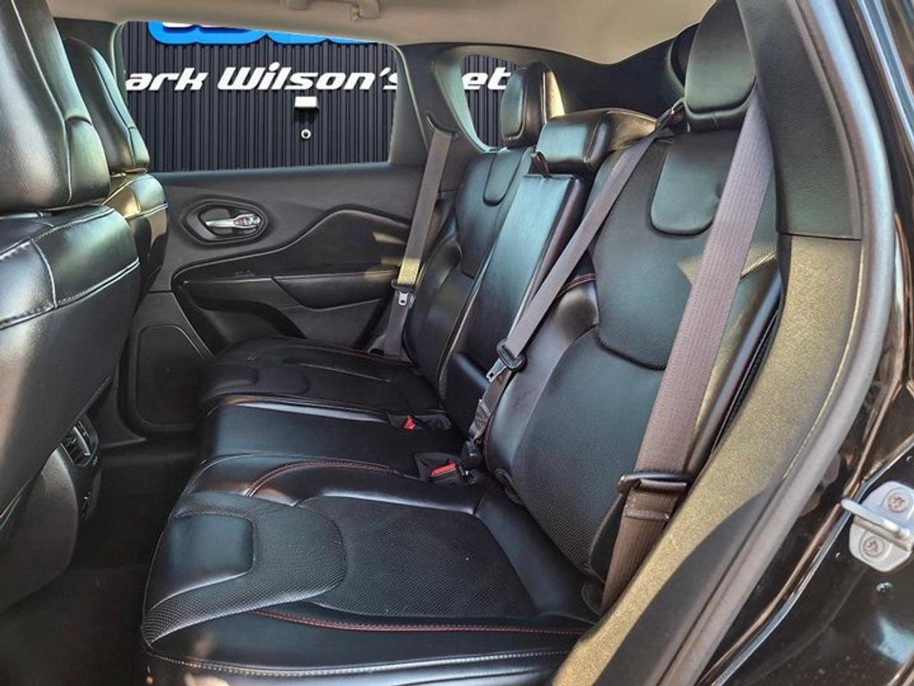 2020 Jeep Cherokee Trailhawk Elite 4x4 | Leather | Trailer Tow Pkg | Heated Seats + Steering | Cooled Seats | and More! Photo