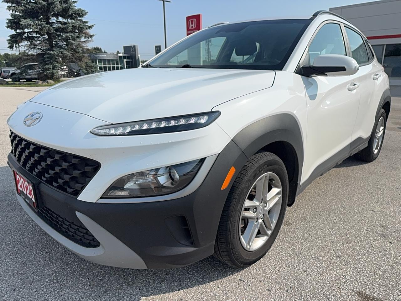 2023 Hyundai KONA Essential Photo0