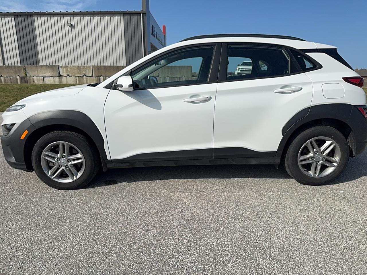 2023 Hyundai KONA Essential Photo1