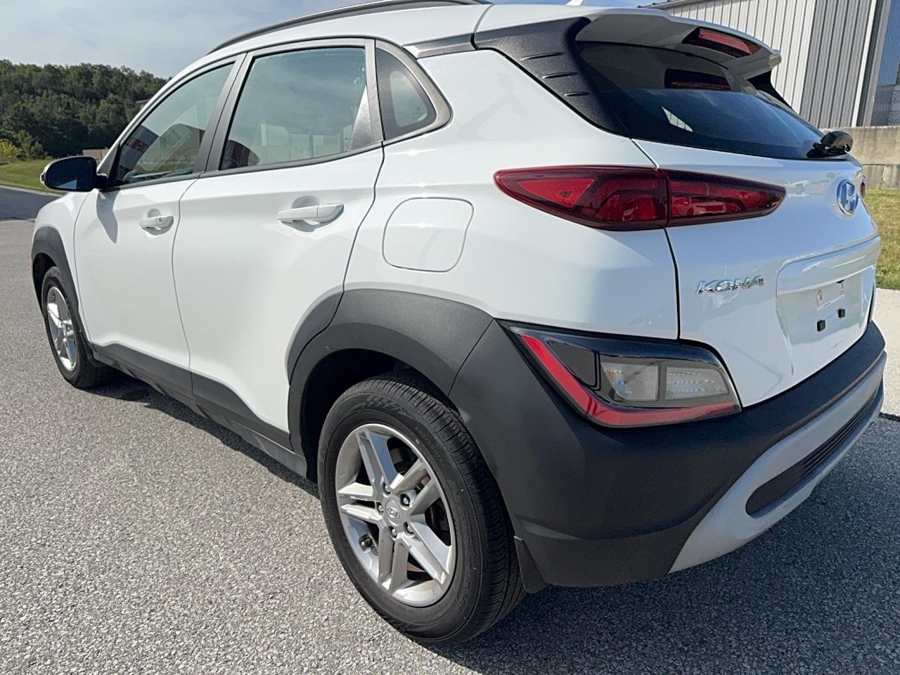 2023 Hyundai KONA Essential Photo2