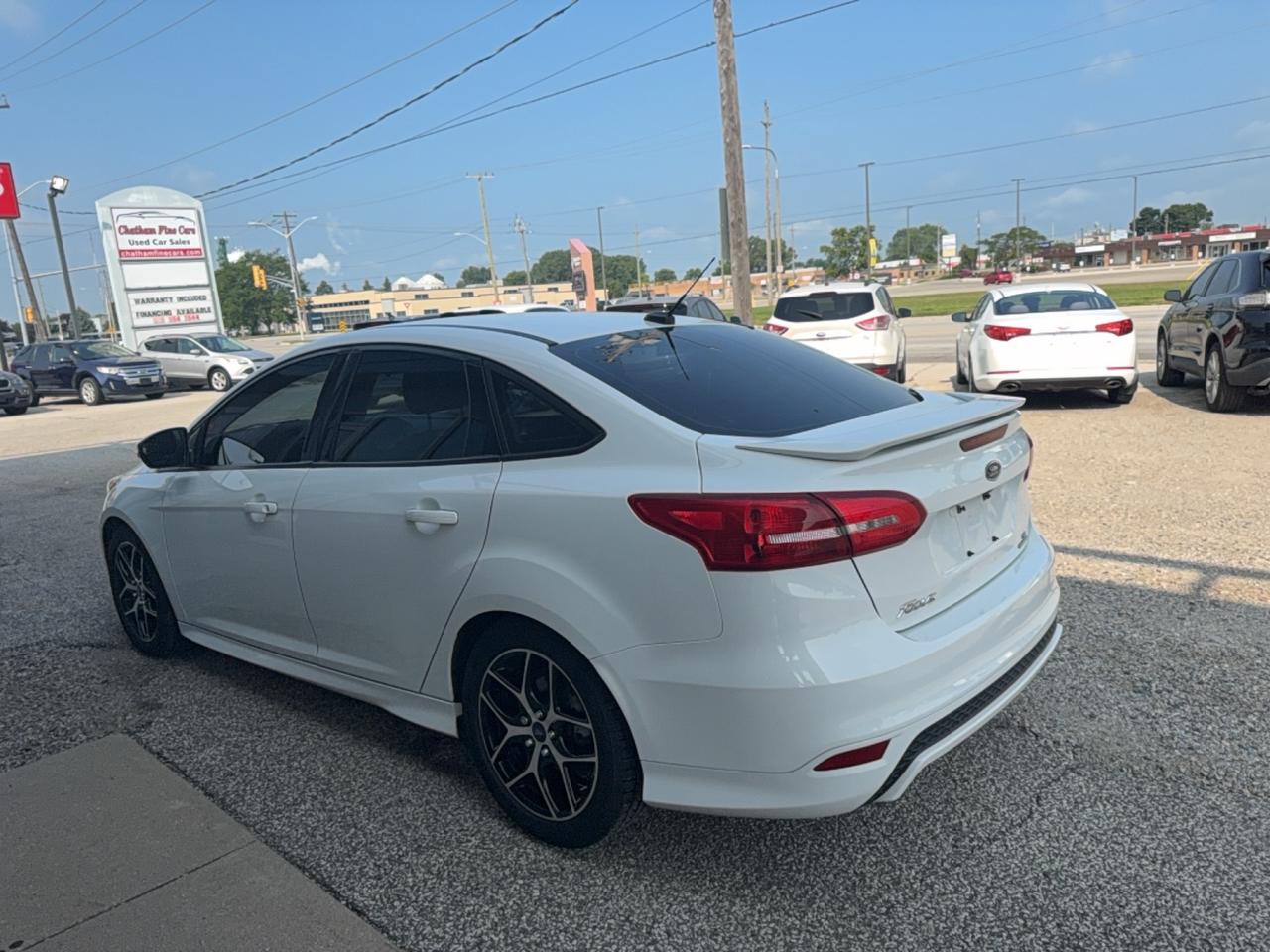 2015 Ford Focus SE Photo3