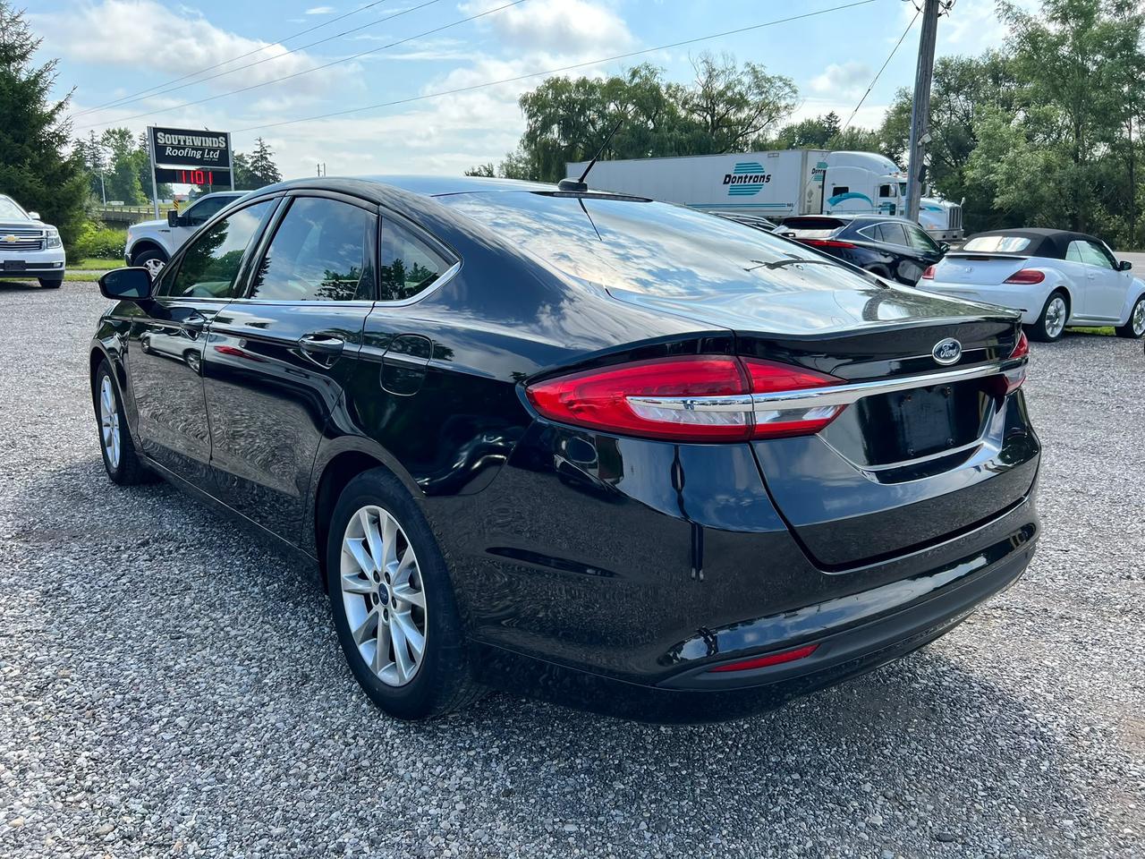 2017 Ford Fusion SE CERTIFIED Photo2
