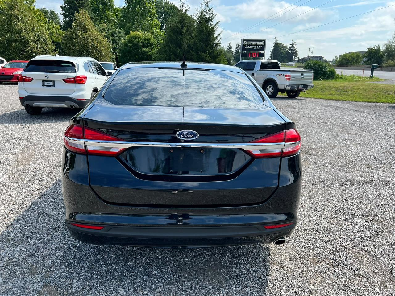 2017 Ford Fusion SE CERTIFIED Photo3