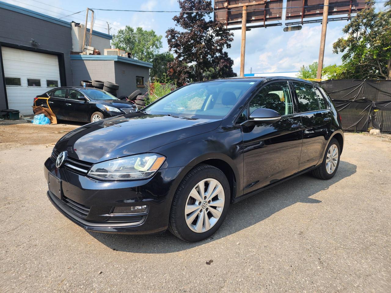 2015 Volkswagen Golf COMFORTLINE l One Owner l Clean Carfax l Fully Srv - Photo #1