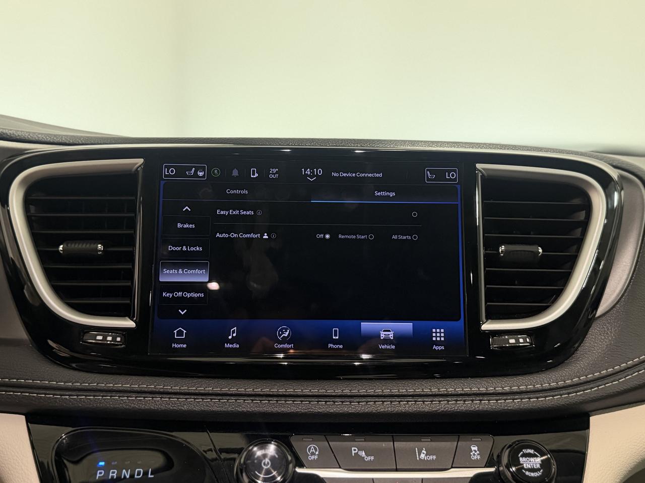 2024 Chrysler Pacifica TOURING-L | CARPLAY | LEATHER | CAPTAIN SEATS! Photo