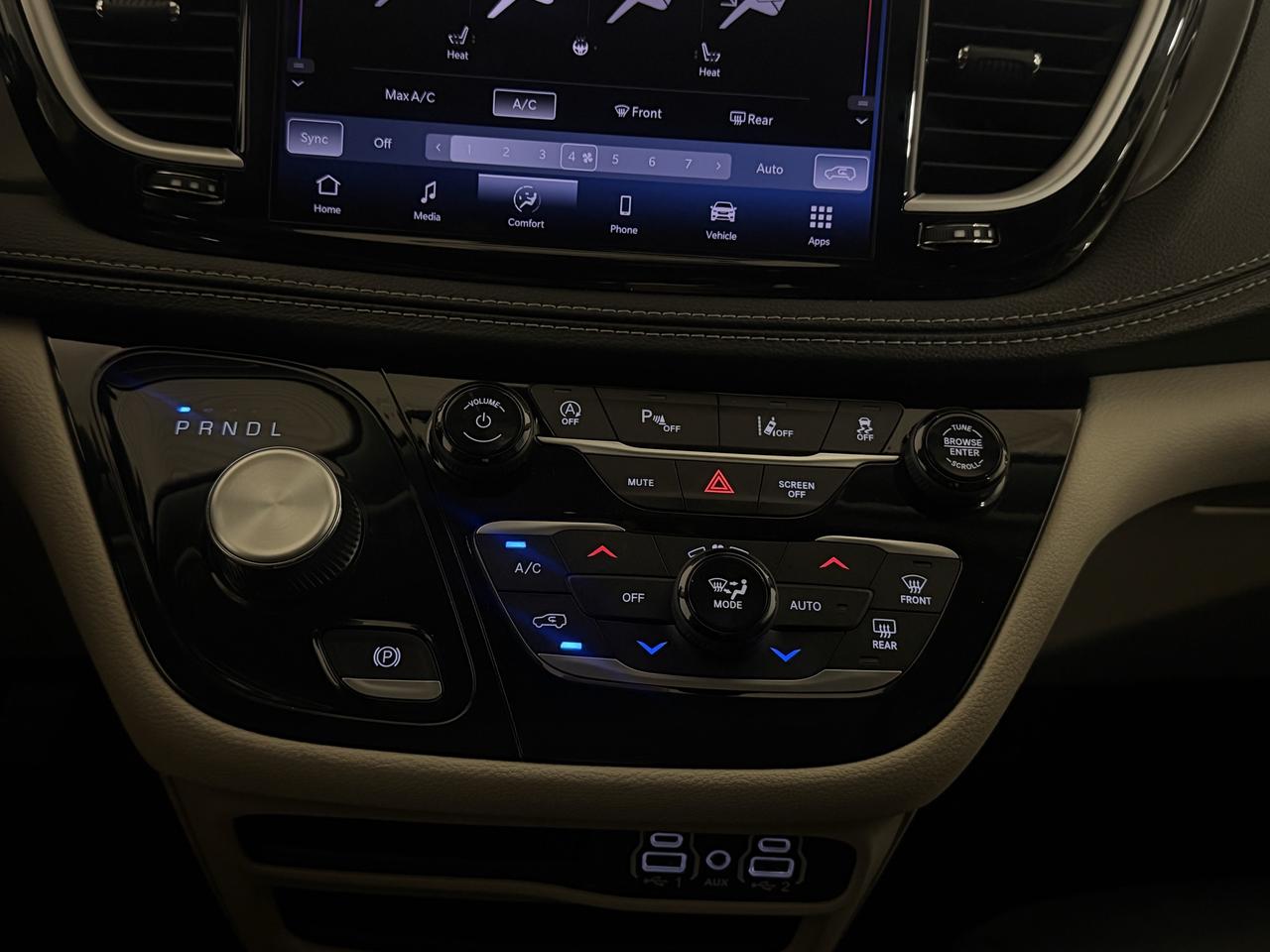 2024 Chrysler Pacifica TOURING-L | CARPLAY | LEATHER | CAPTAIN SEATS! Photo