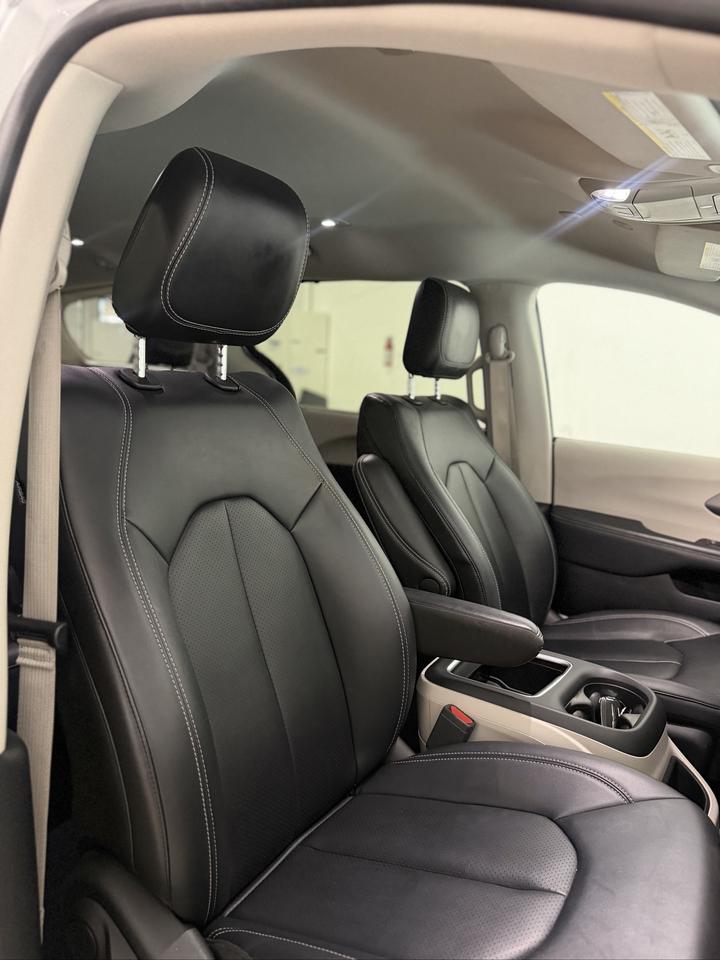 2024 Chrysler Pacifica TOURING-L | CARPLAY | LEATHER | CAPTAIN SEATS! Photo