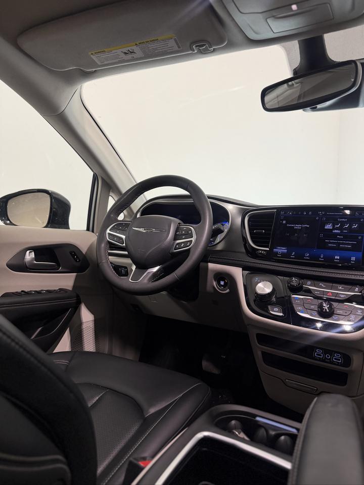 2024 Chrysler Pacifica TOURING-L | CARPLAY | LEATHER | CAPTAIN SEATS! Photo