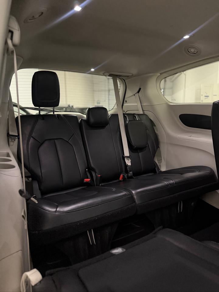 2024 Chrysler Pacifica TOURING-L | CARPLAY | LEATHER | CAPTAIN SEATS! Photo