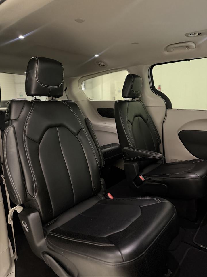 2024 Chrysler Pacifica TOURING-L | CARPLAY | LEATHER | CAPTAIN SEATS! Photo