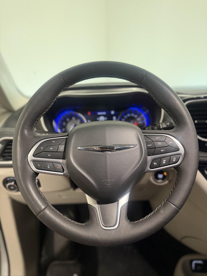 2024 Chrysler Pacifica TOURING-L | CARPLAY | LEATHER | CAPTAIN SEATS! Photo