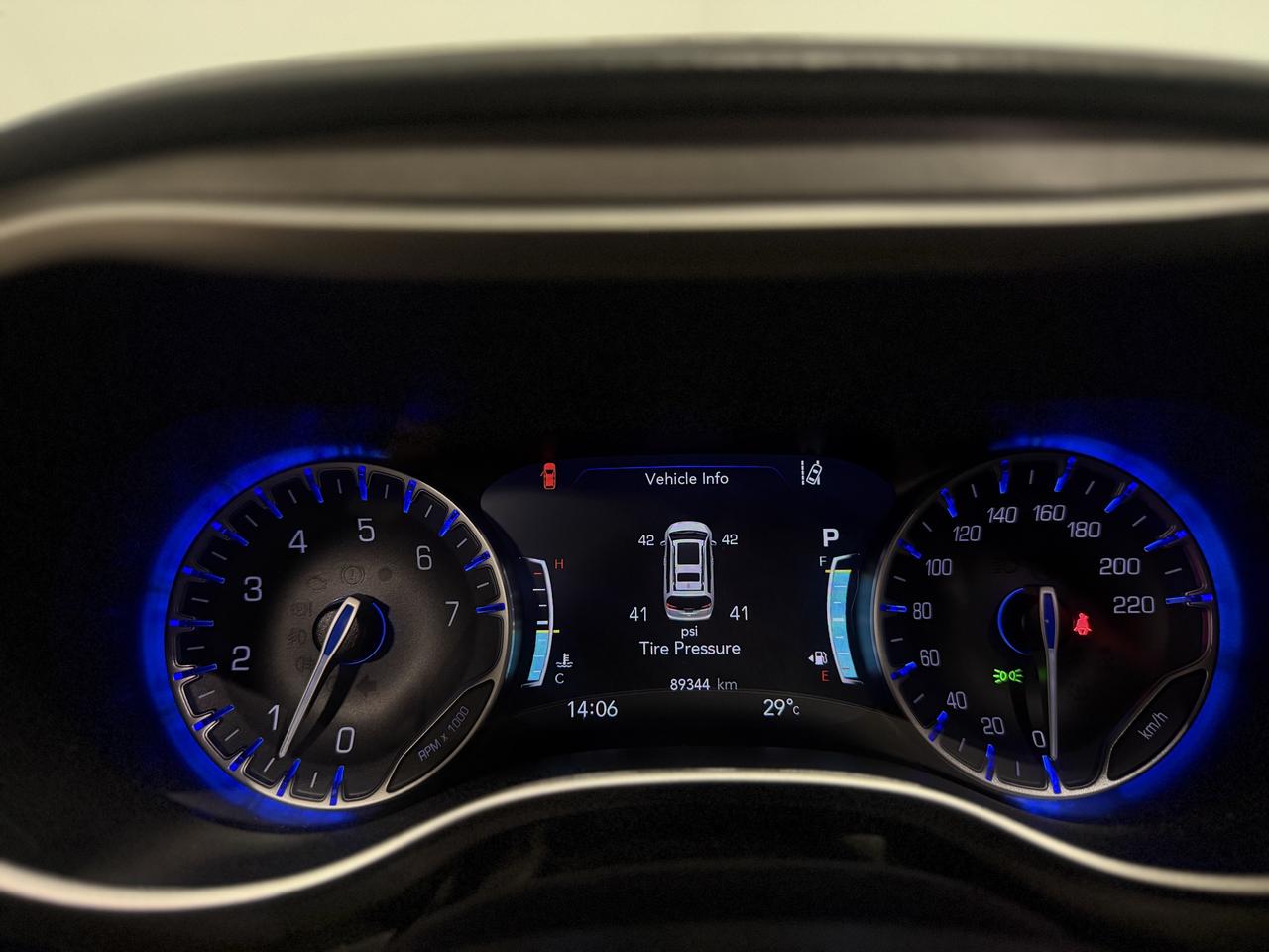 2024 Chrysler Pacifica TOURING-L | CARPLAY | LEATHER | CAPTAIN SEATS! Photo