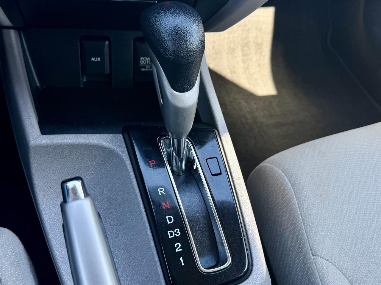 2013 Honda Civic FINANCING AVAILABLE Photo12