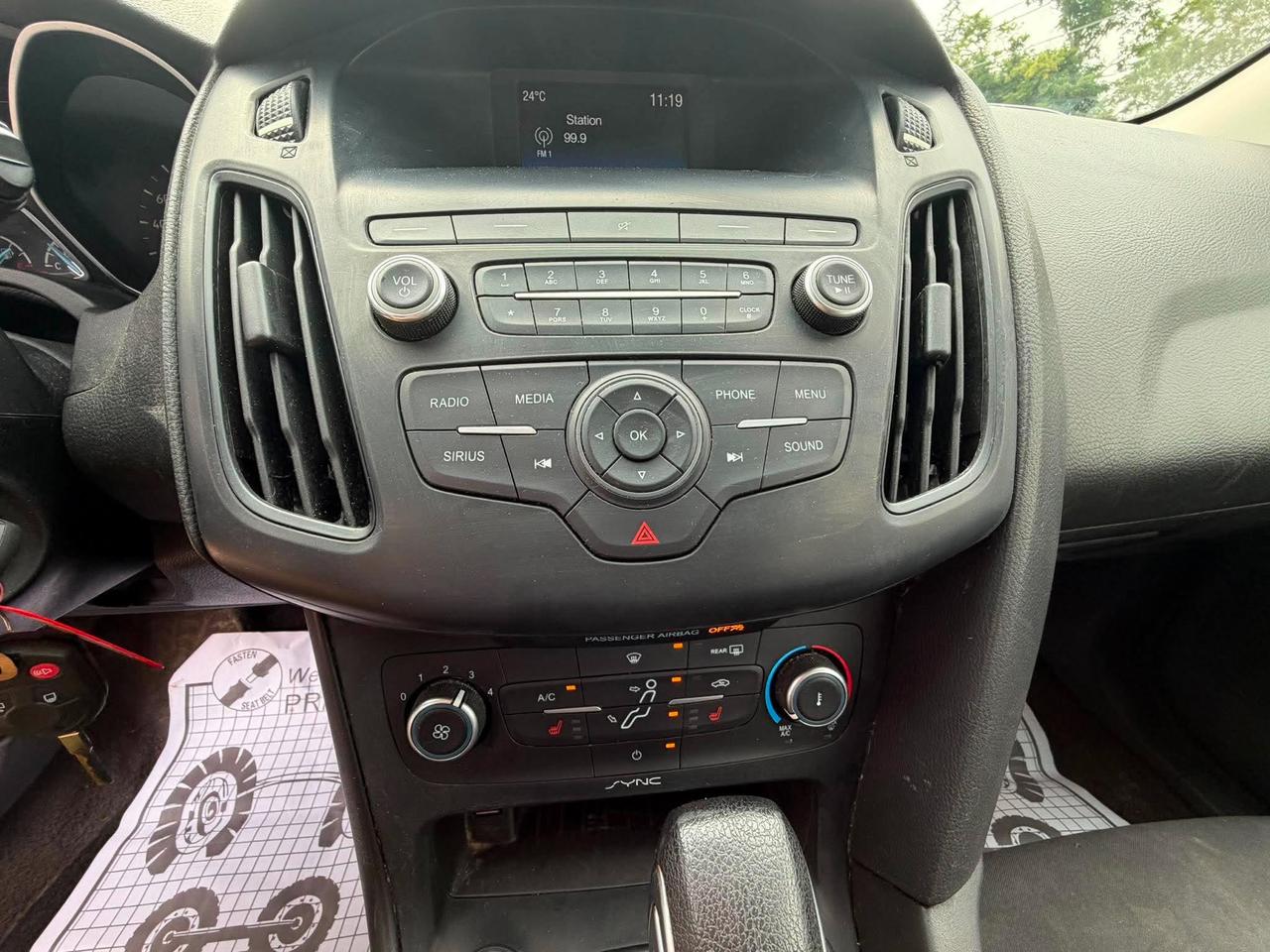 2018 Ford Focus SE Hatch - Photo #12