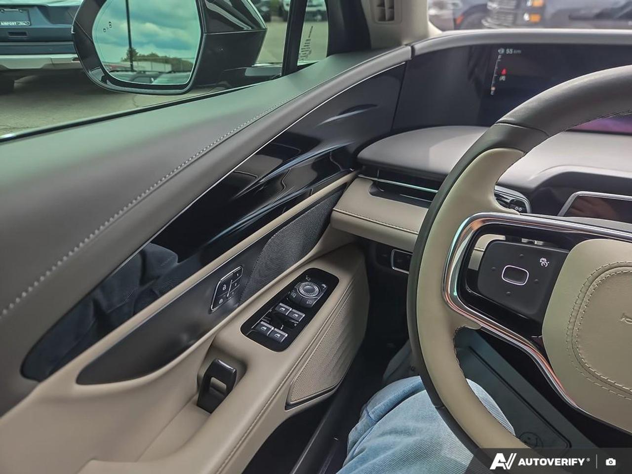 2025 Lincoln Nautilus Premiere LOW RATES | ONE OWNER | NO ACCIDENTS | Photo