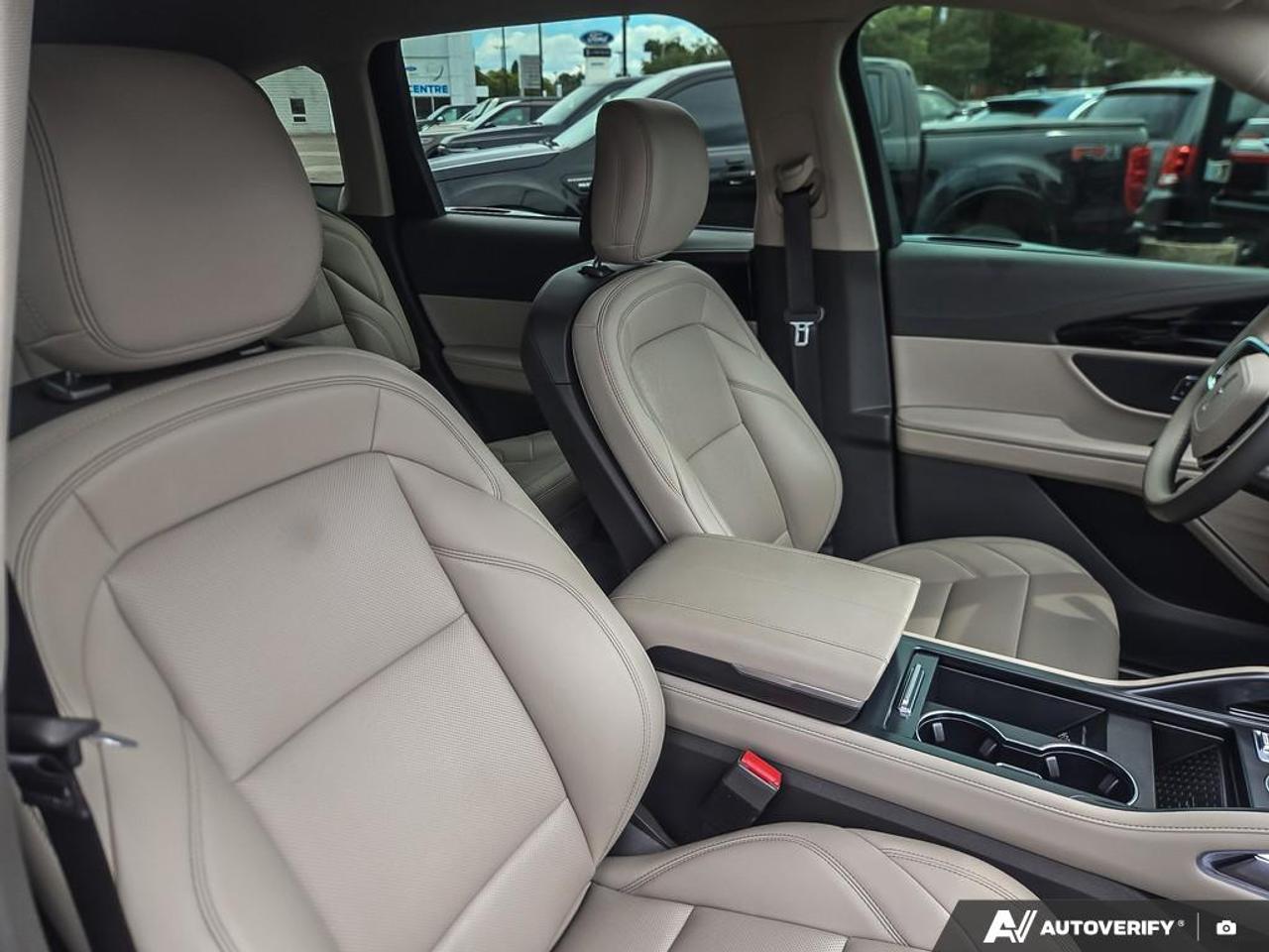 2025 Lincoln Nautilus Premiere LOW RATES | ONE OWNER | NO ACCIDENTS | Photo