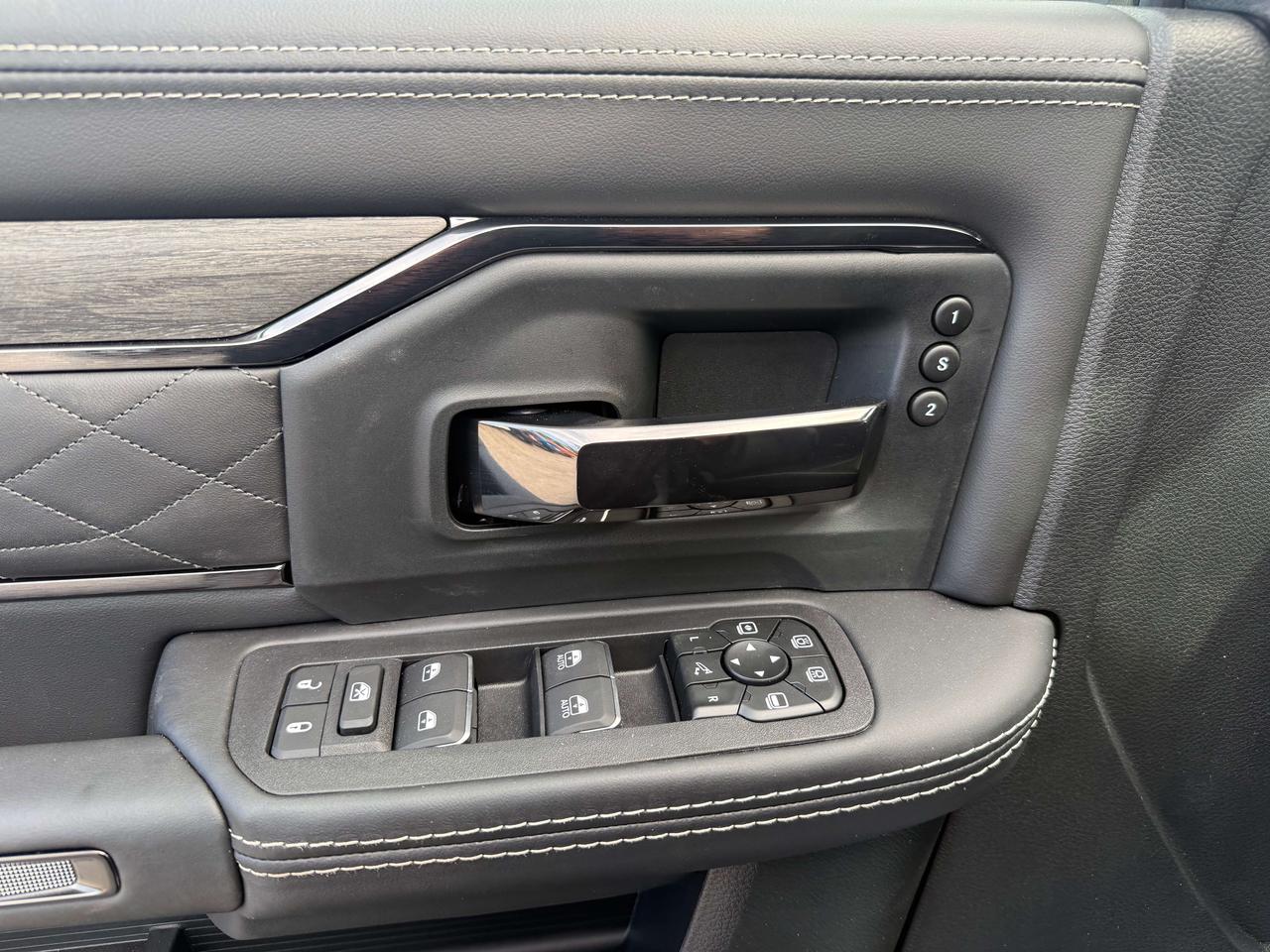 2027 RAM 2500 Limited Crew Cab 4x4 Photo