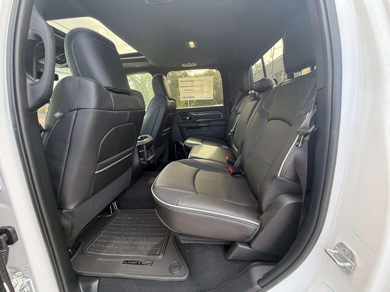 2027 RAM 2500 Limited Crew Cab 4x4 Photo