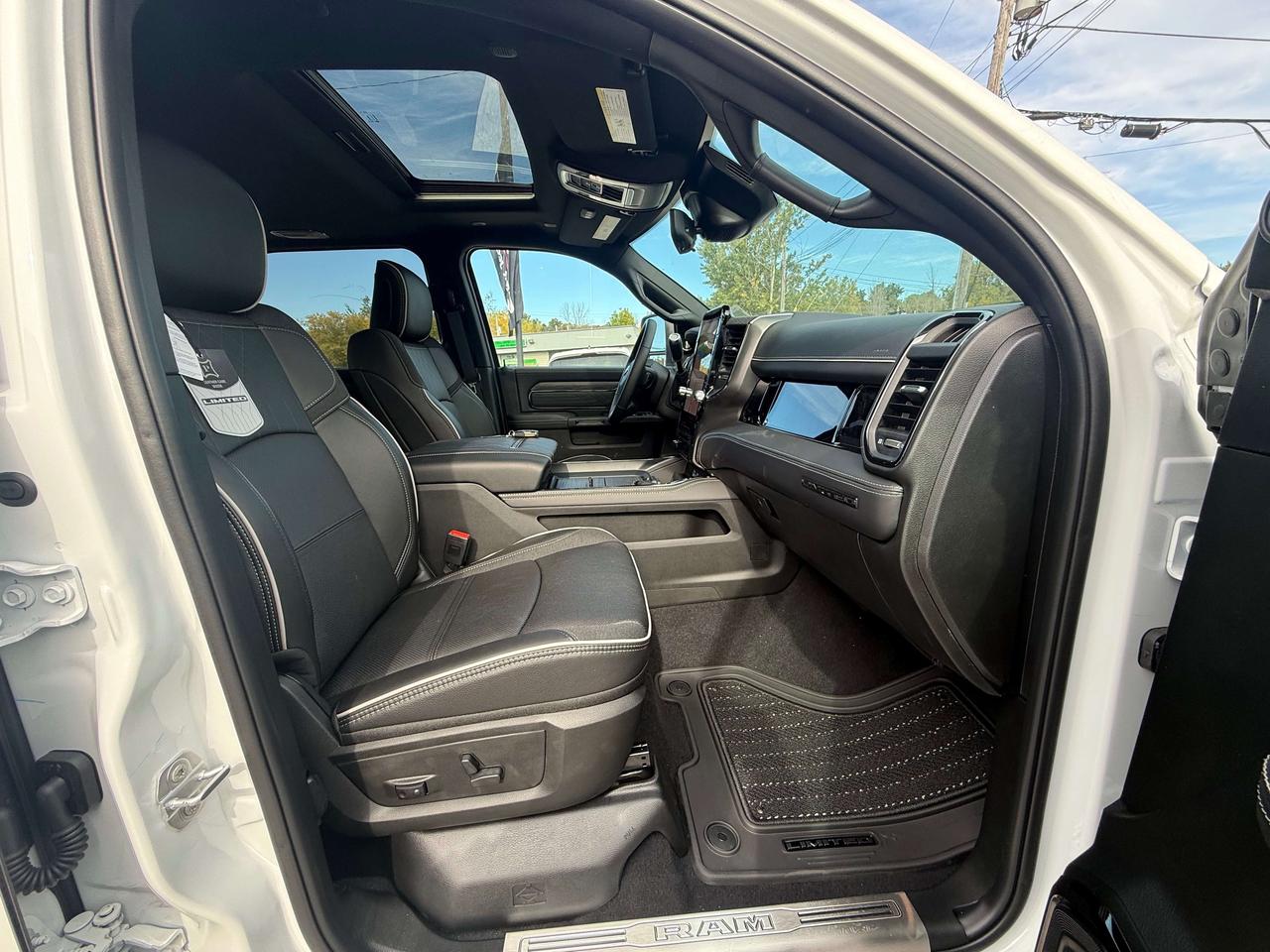 2027 RAM 2500 Limited Crew Cab 4x4 Photo