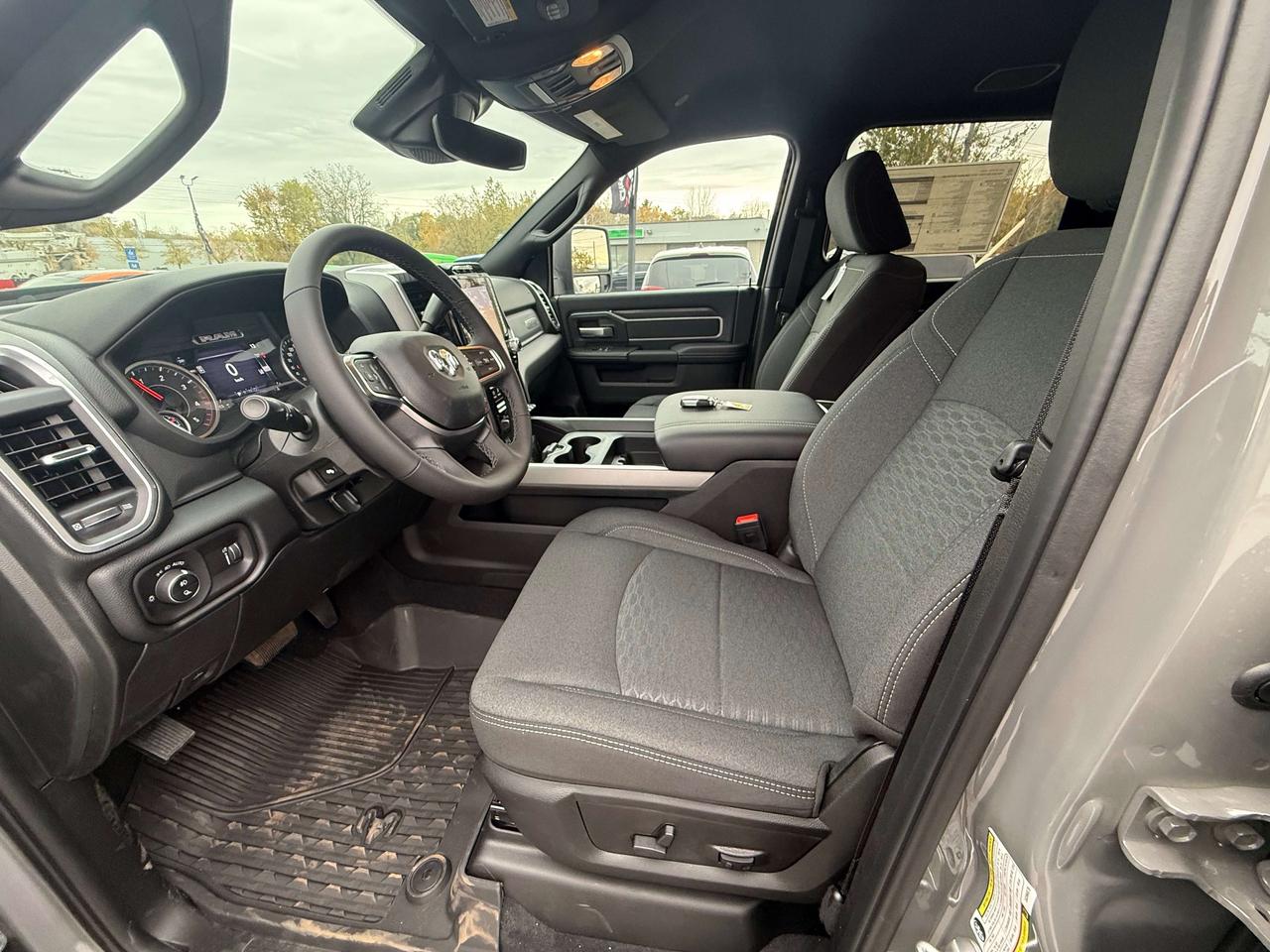 2027 RAM 2500 Big Horn 4X4 Crew Cab - Night Edition Photo