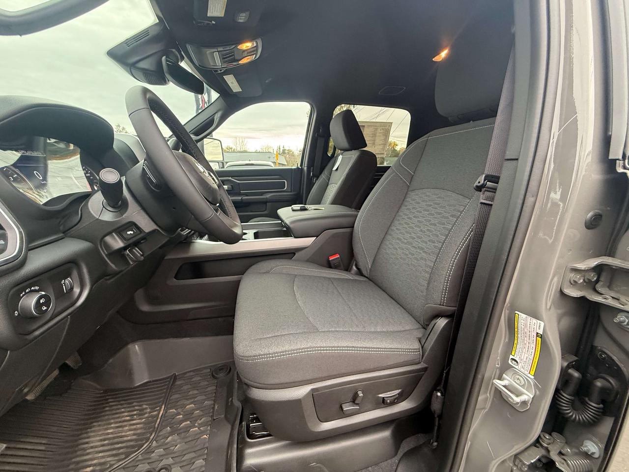 2027 RAM 2500 Big Horn 4X4 Crew Cab - Night Edition Photo