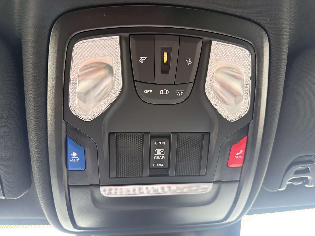 2027 RAM 2500 Big Horn 4X4 Crew Cab - Night Edition Photo