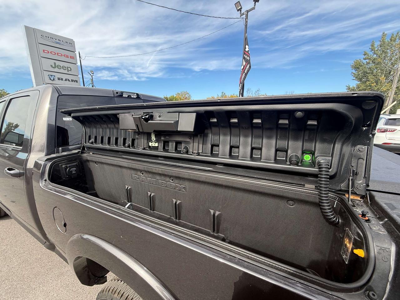 2027 RAM 2500 LONGHORN CREW CAB 4X4 Photo3
