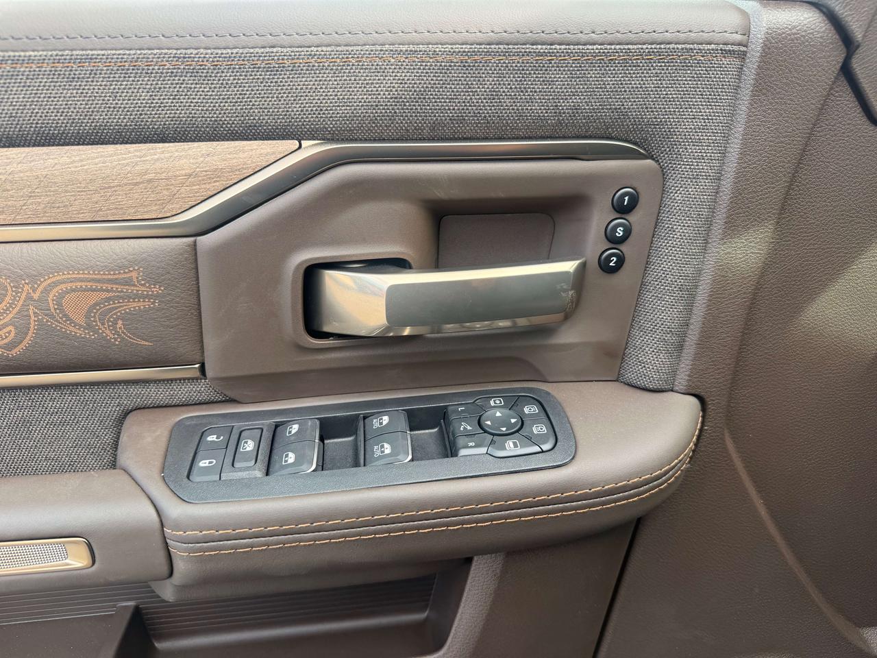 2027 RAM 2500 LONGHORN CREW CAB 4X4 Photo