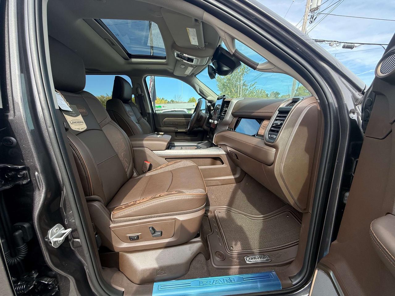 2027 RAM 2500 LONGHORN CREW CAB 4X4 Photo