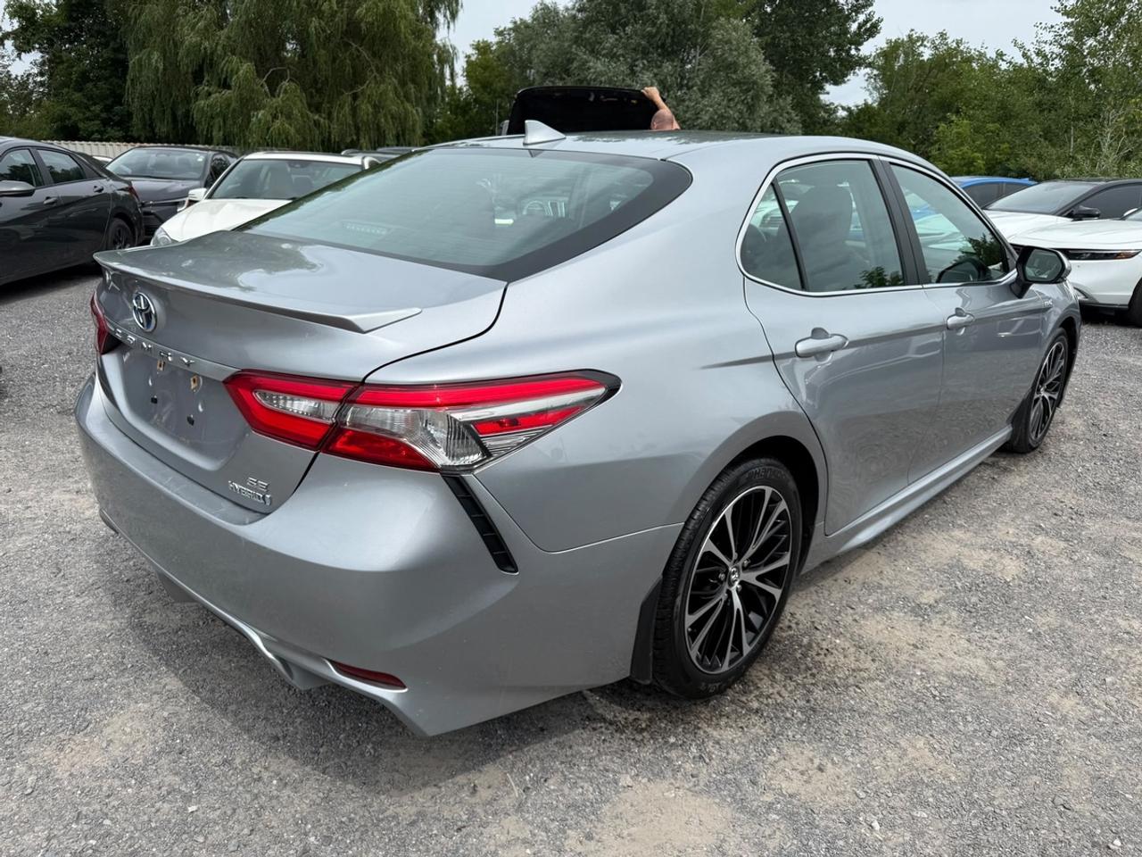 2019 Toyota Camry HYBRID SE Photo