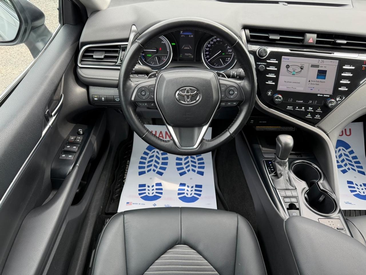 2019 Toyota Camry HYBRID SE Photo