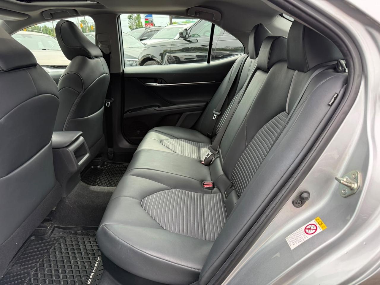 2019 Toyota Camry HYBRID SE Photo