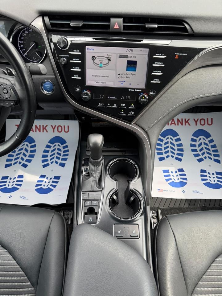 2019 Toyota Camry HYBRID SE Photo