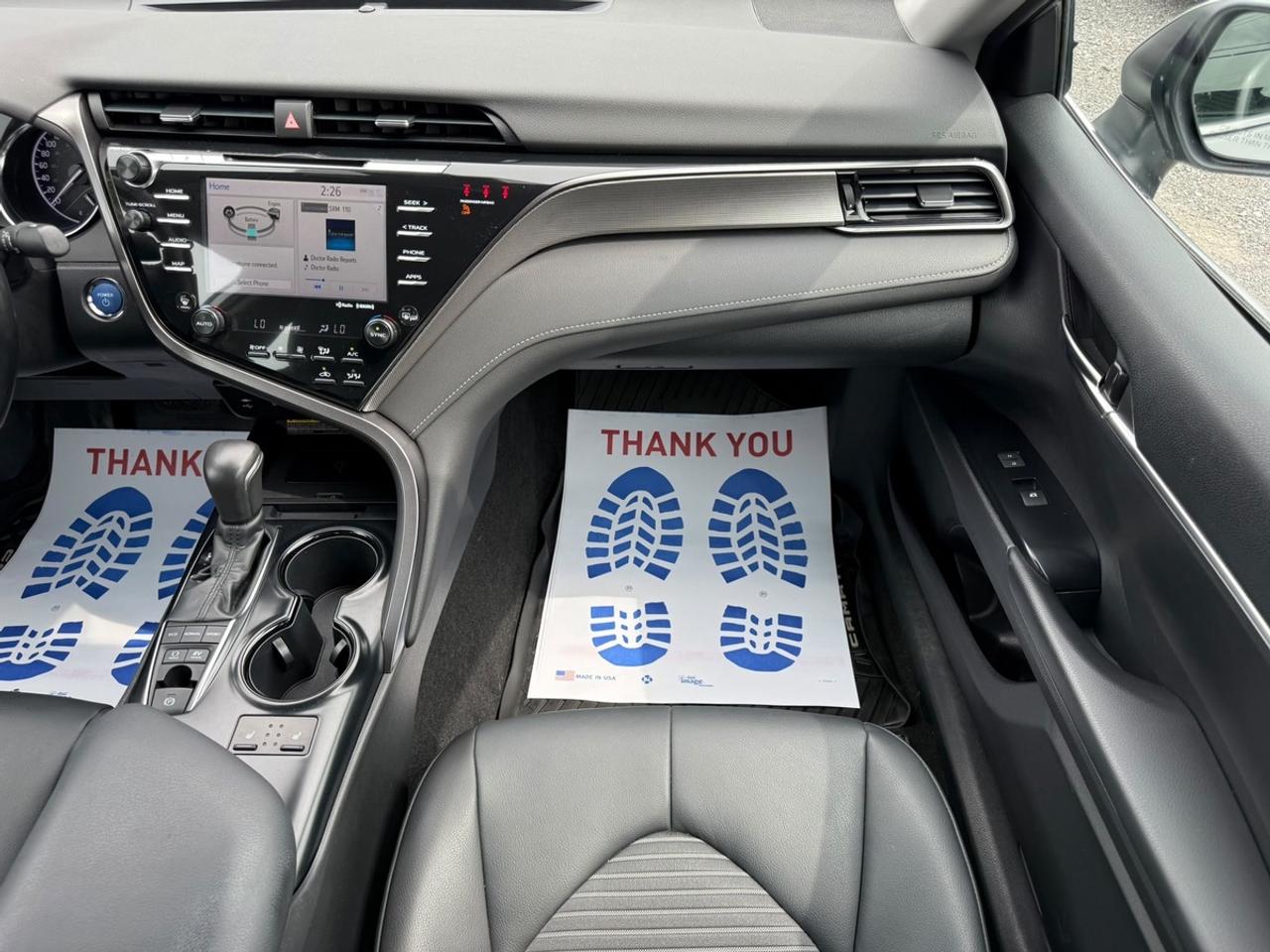 2019 Toyota Camry HYBRID SE Photo