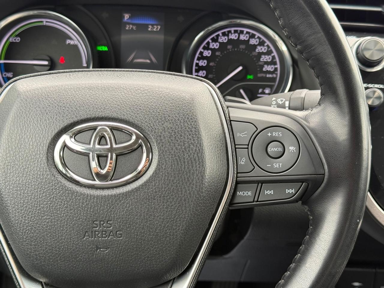 2019 Toyota Camry HYBRID SE Photo