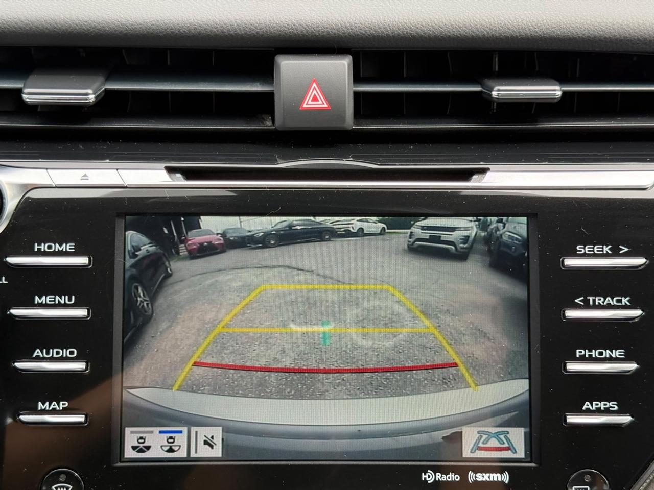 2019 Toyota Camry HYBRID SE Photo
