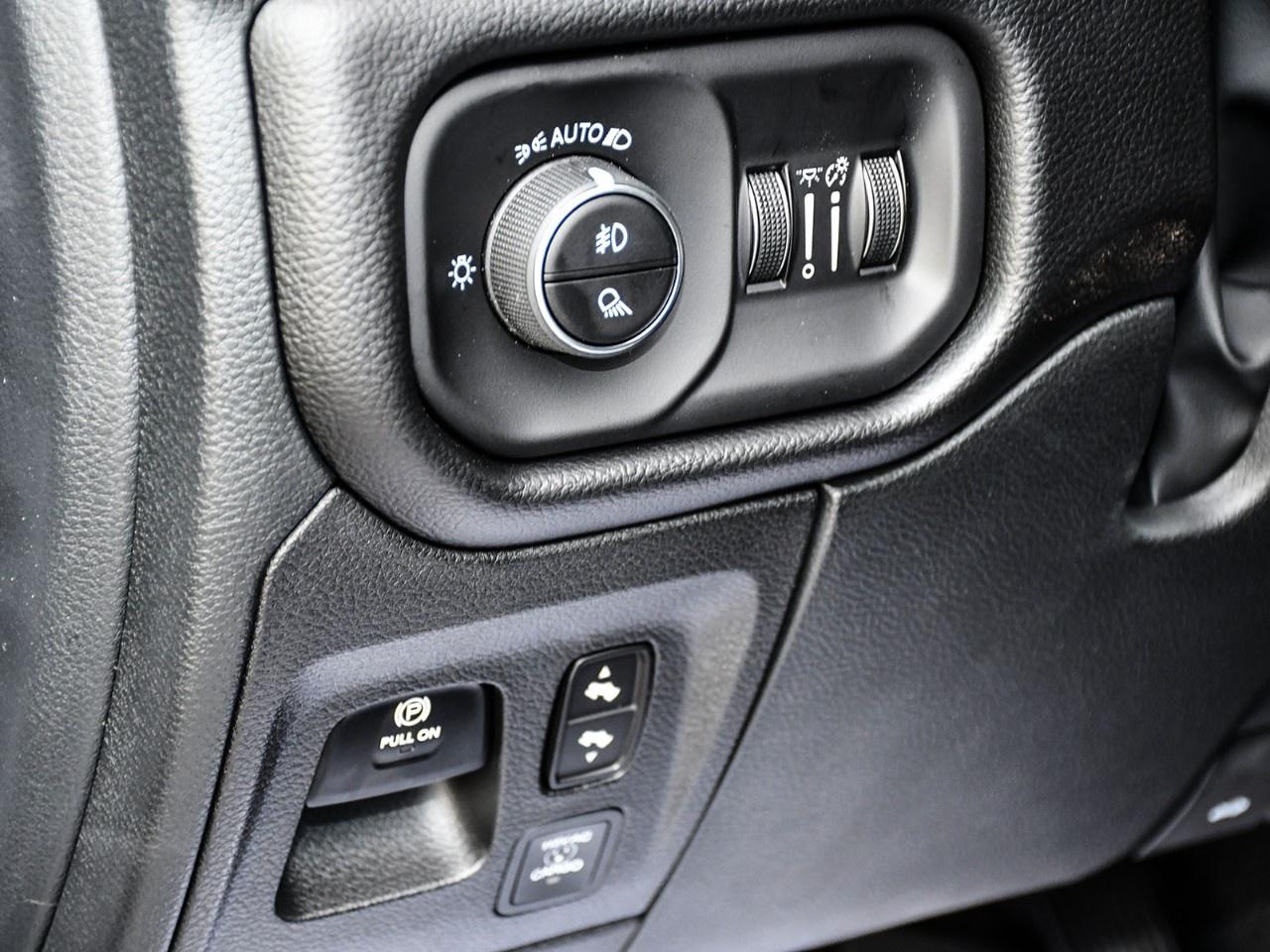 2027 RAM 1500 SPORT 4X4 CREW CAB 5'7" BOX Photo
